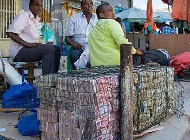 Tiền chất thành bó, mua cả cân, cả tấn cũng được chứ chẳng ai bán lẻ vài tờ.