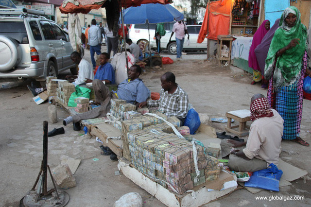 Tại Somaliland, sự nghèo đói khủng khiếp tới mức có cả những khu chợ bán buôn đồng tiền.
