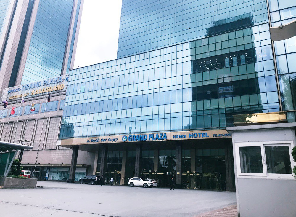 Nơi đóng quân của đội tuyển Thái Lan trong 4 ngày tại Việt Nam là khách sạn Grand Plaza trên đường Trần Duy Hưng (quận Cầu Giấy, Hà Nội).