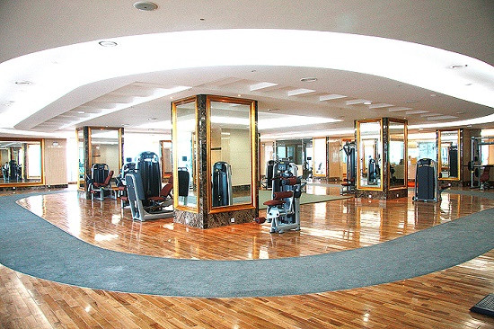 Ngoài ra, khách sạn còn có khu phòng tập, với hệ thống máy tập hiện đại. Ảnh: ĐSPL.