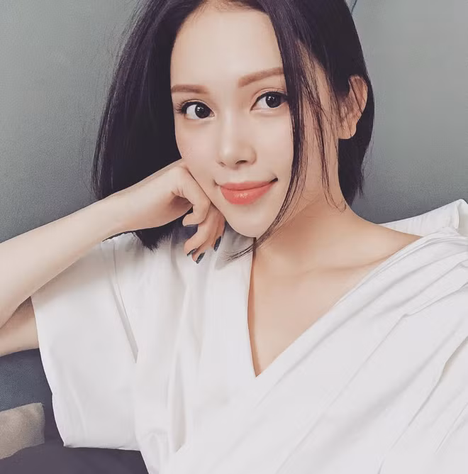 Linh Rin đang theo học tại một trường nghệ thuật ở Luân Đôn. Ảnh: FBNV.