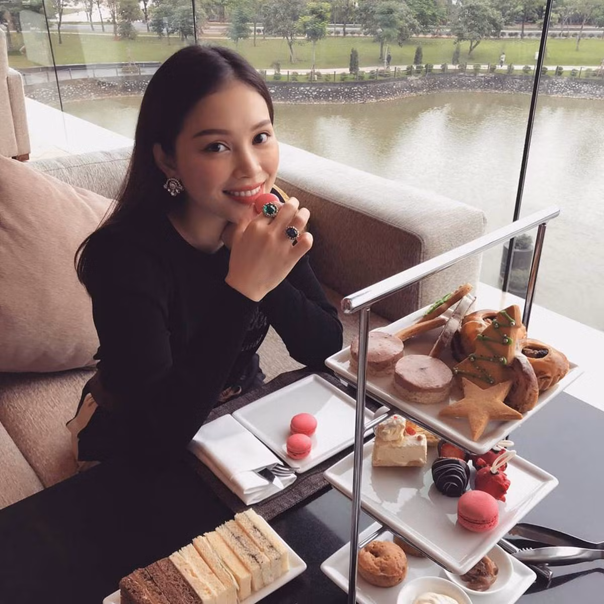 Bữa ăn sang chảnh. Ảnh: FBNV.