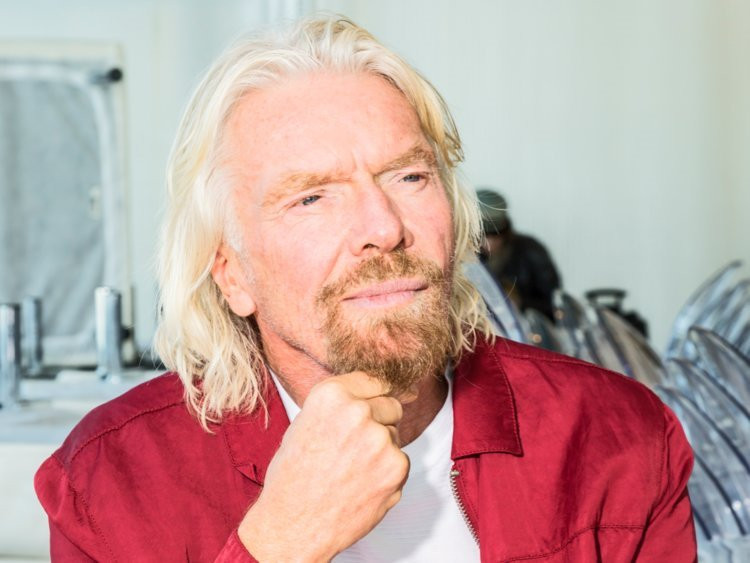 Năm 2010, Richard Branson, nhà sáng lập tập đoàn Virgin tiết lộ ăn salad hoa quả và ngũ cốc cho bữa sáng. Thi thoảng, ông ăn cá trích muối hun khói. Ảnh: Getty.