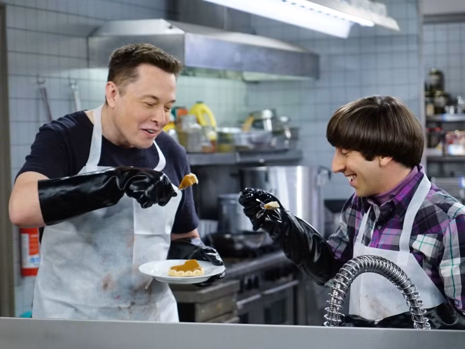 Elon Musk, giám đốc điều hành của Tesla và SpaceX, ít khi ăn sáng. Nếu có, Musk sẽ ăn một thanh kẹo Mars, món thích hợp cho người đàn ông đang cố gắng đặt chân lên hành tinh đỏ. Ảnh: Getty.