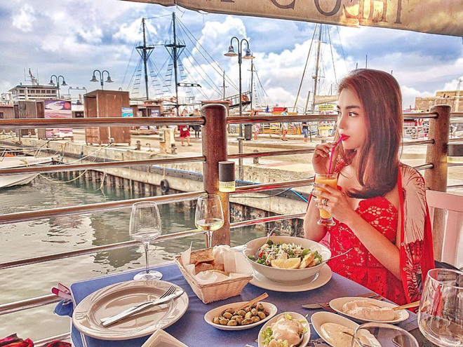 Sau lễ Dạm ngõ hồi tháng 3, Claret Giang Lê và chồng đã nghỉ dưỡng ở bờ biển Cyprus (đảo Síp). Ảnh: Helino.