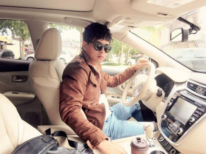 Ngoài nhà tiền tỷ, Hồ Quang Hiếu cũng "tậu" riêng cho mình những chiếc xe hơi tiền tỷ nhưng anh chẳng bao giờ khoe trên mạng xã hội.