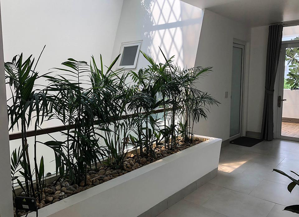  Ca sĩ Hồ Quang Hiếu cho biết. khi mua nhà chỉ có phần thô, sau đó anh lên ý tưởng thiết kế lại các không gian.