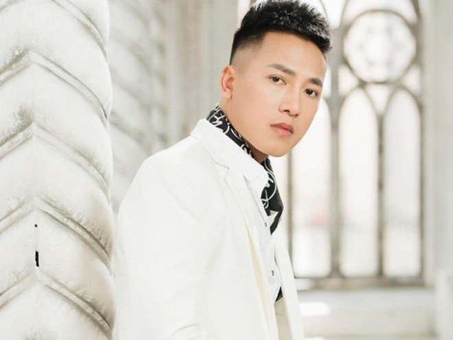 Hồ Quang Hiếu từng tiết lộ thu nhập của mình có khi hơn con số 10 tỷ cho một năm làm việc. Nguồn ảnh: FBNV.