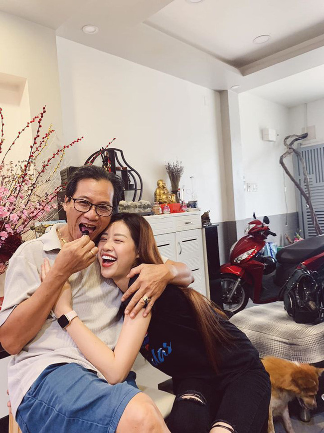 Căn nhà của Hoa hậu Khánh Vân sử dụng gam màu trắng chủ đạo. Ảnh: GDTĐ.