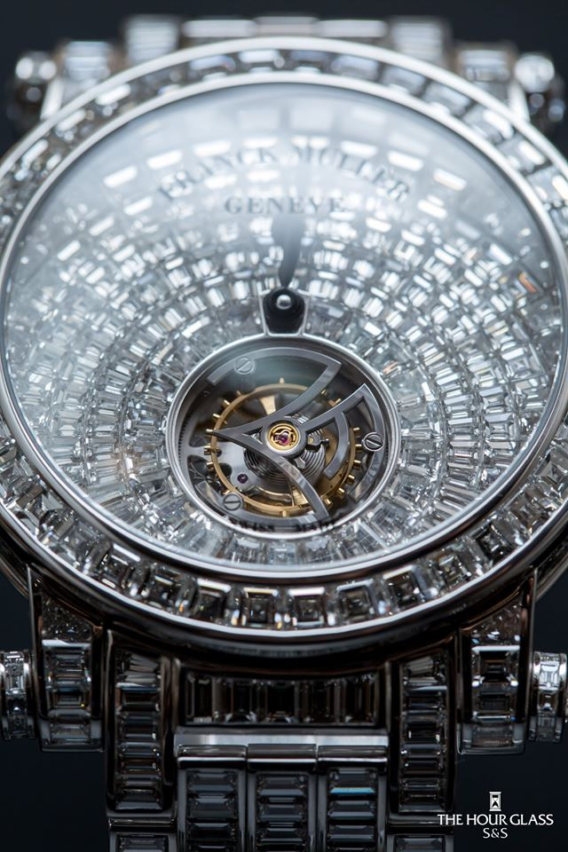 Khác hoàn toàn với dáng kim cương tròn thông thường, kim cương Baguette với 14 cạnh có quy trình cắt rất phức tạp.