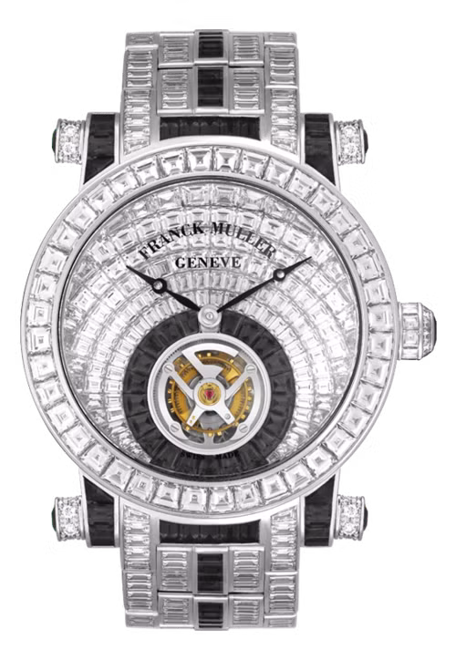 Riêng phần mặt đồng hồ đã được nạm tới 122 viên kim cương baguette cùng 21 viên kim cương baguette khác bao quanh miệng tourbillon