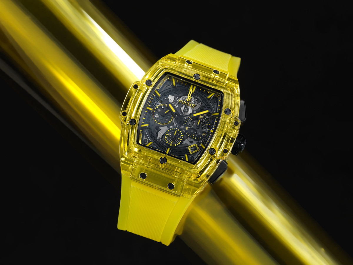 Chiếc đồng hồ mà Mai Phương Thúy vừa tậu là Hublot Yellow Sapphire có giá gốc từ 1,7 đến 2 tỷ đồng.