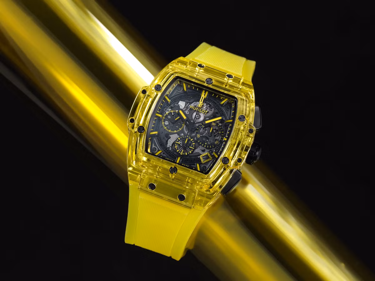 Chiếc đồng hồ mà Mai Phương Thúy vừa tậu là Hublot Yellow Sapphire có giá gốc từ 1,7 đến 2 tỷ đồng.