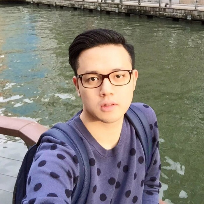 Theo trang cá nhân, 9X tốt nghiệp Trung tâm đào tạo hàng không Sabena tại Mỹ. Năm 2016, anh bắt đầu làm việc cho một hãng hàng không Việt Nam. Ảnh: FB.