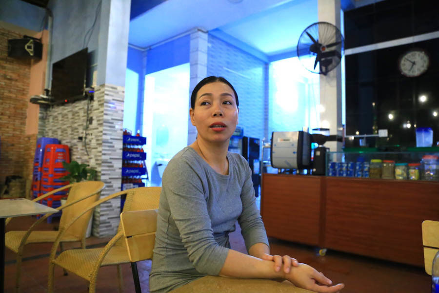 Phía trước là quán cà phê sân vườn có sức chứa hàng trăm chỗ ngồi. Phía sau là căn nhà 2 tầng. Ảnh: Vietnamnet.