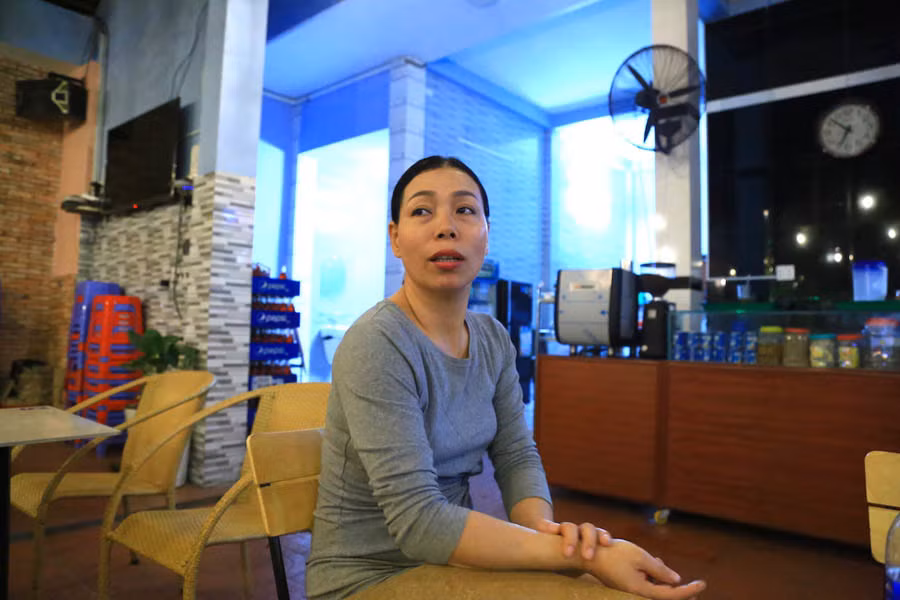 Phía trước là quán cà phê sân vườn có sức chứa hàng trăm chỗ ngồi. Phía sau là căn nhà 2 tầng. Ảnh: Vietnamnet.