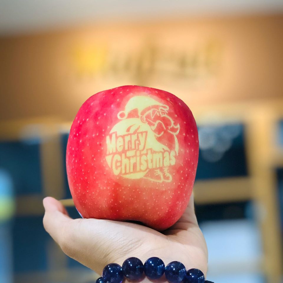 Táo có màu đỏ, quả to mọng, vị thơm, ngọt. Ảnh: Mia Fruit.