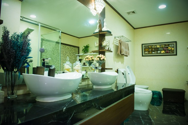 Phòng tắm sang trọng và thoáng đãng. Ảnh: Tiền phong.