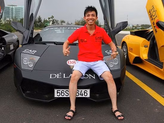 Phạm Trần Nhật Minh - Phó giám đốc công ty TNHH nhựa Long Thành được biết đến với biệt danh đại gia Minh "nhựa", xuất phát từ ngành kinh doanh mà công ty gia đình của anh theo đuổi.