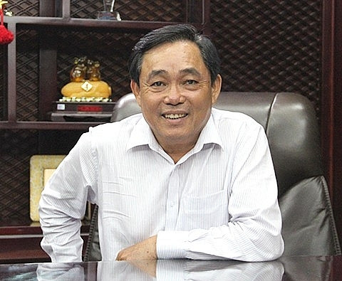 Biệt danh Dũng "lò vôi" xuất phát từ thời điểm vị đại gia chuyển từ bộ phận hậu cần, tiếp tế cho bộ đội chiến trường biên giới sang sản xuất các loại vôi quét tường, vôi bột công nghiệp.