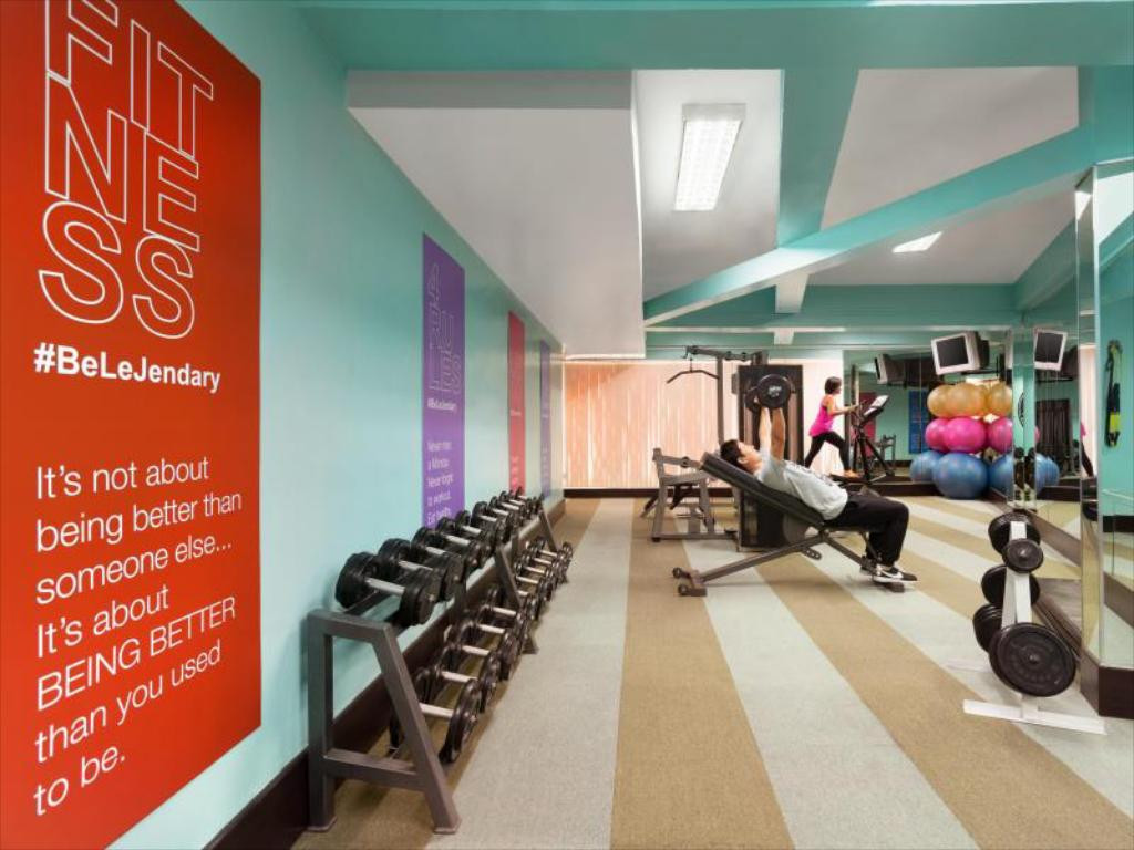 Jen Manila mang đến cho du khách đầy đủ dịch vụ và tiện nghi với bể bơi ngoài trời, trung tâm thể dục, dịch vụ thuê taxi và xe limousine đưa đón...