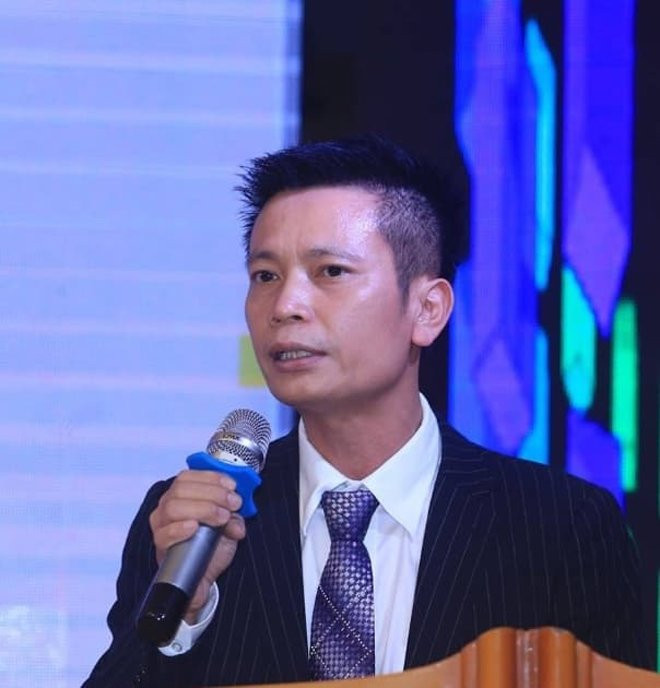 Ngày 20/8/2019, Cơ quan An ninh điều tra, Bộ Công an đã ra quyết định truy nã bị can Trần Khắc Hùng (Chủ tịch Hội đồng Quản trị kiêm Viện trưởng Viện Đào tạo liên tục Trường Đại học Đông Đô) về tội “Giả mạo trong công tác”, quy định tại Điều 359, Bộ luật hình sự. Ảnh: Khám phá.