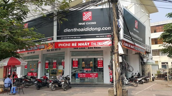 Ngày 9/5/2019, lực lượng cảnh sát thuộc Bộ Công an khám xét tại cửa hàng chính của Nhật Cường do ông Bùi Quang Quy (tổng giám đốc Công ty TNHH Thương mại và Dịch vụ kỹ thuật Nhật Cường) làm chủ ở số 33 Lý Quốc Sư (Hoàn Kiếm, Hà Nội). Ảnh: Vietnamnet.