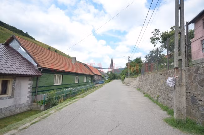 Người dân địa phương cũng tôn trọng tài sản của nhau và không bao giờ đặt chân vào sân nhà người khác nếu chưa được phép. Người đến chơi chỉ vào nhà khi được sự chấp nhận và lời mời của chủ nhà.