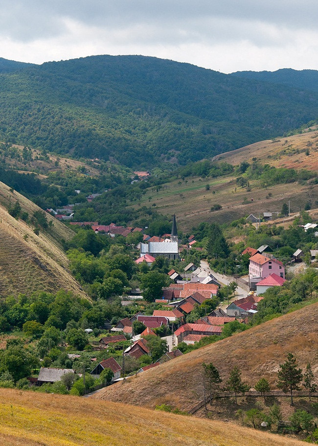 Họ cho rằng không ai trong làng ăn cắp đồ của nhau và bất cứ ai đến từ nơi khác để lấy trộm cũng mất tiền xăng nhiều hơn số tiền họ lấy được.