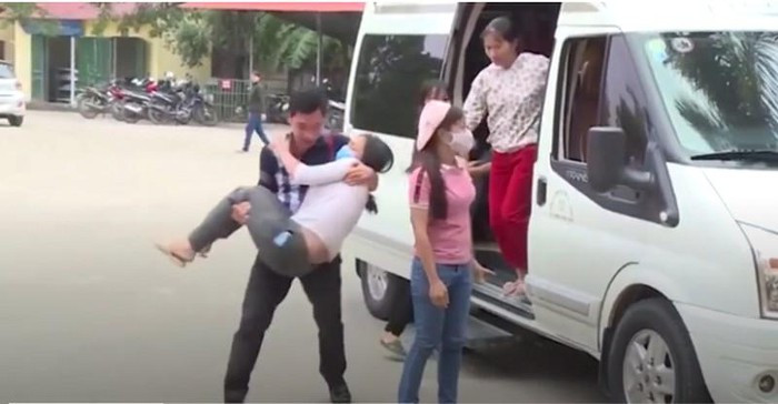 Hon 100 cong nhan Cong ty TNHH Loi Tin nhap vien vi hit phai khi doc