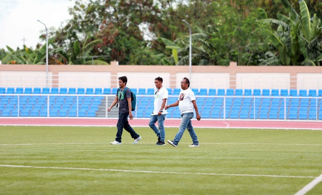 Khu vực khán đài B không có mái che. Ảnh: Khám phá.