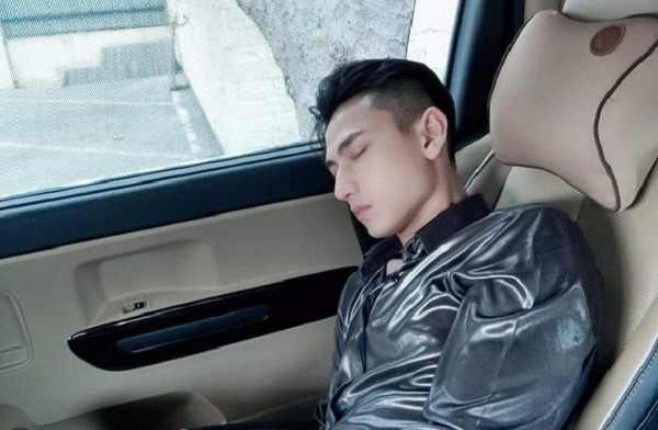 Isaac xung danh nam than Vbiz khi bi chup len ma van dep lim tim