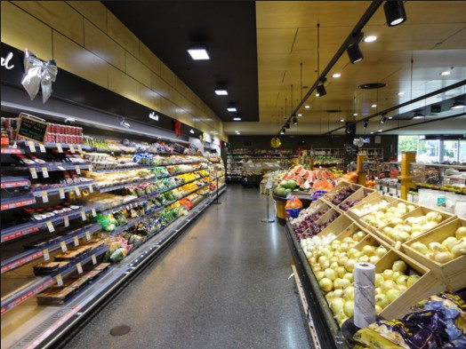 Một công ty tư nhân tại Cầu Giấy từng khiến nhân viên bất ngờ khi thưởng Tết bằng… phiếu mua hàng siêu thị trị giá 100.000 đồng. Không có nhu cầu, nhiều người phải lên mạng rao bán phiếu mua hàng. Ảnh: Zing.