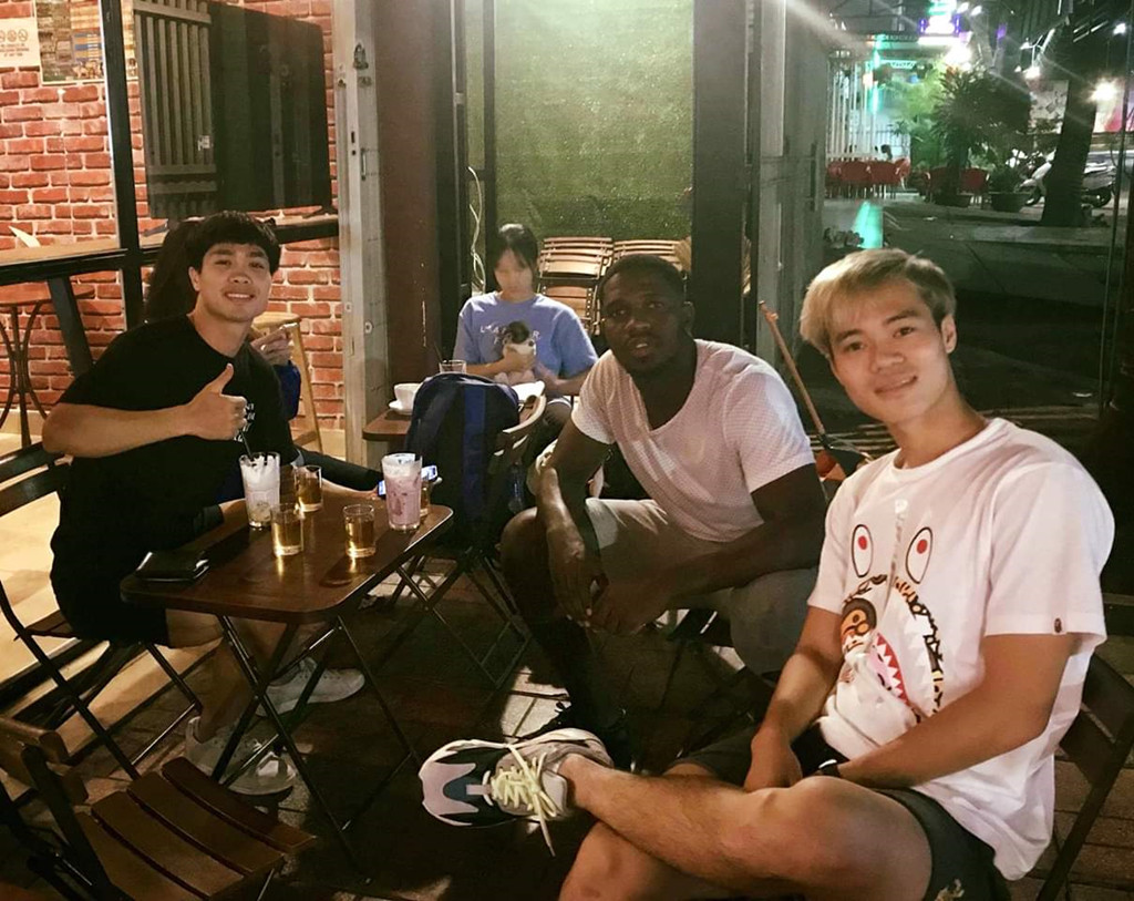 Bên cạnh bóng đá, Nguyễn Công Phượng còn là ông chủ của quán cà phê có tên CP10, tên viết tắt và số áo cũ của Công Phượng, trên đường Cù Chính Lan, TP. Pleiku. Ảnh: CP10 Coffee.