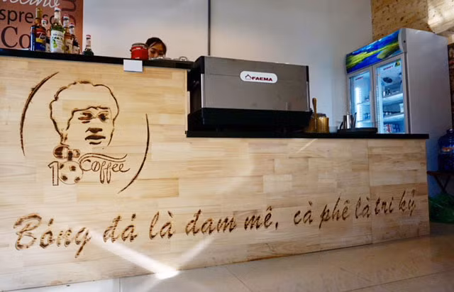 Quán “CP10 Coffee” được khai trương vào ngày 20/11/2017. Đây là là dự án tâm huyết của Công Phượng và một người anh thân thiết. Ảnh: Bongdaplus.