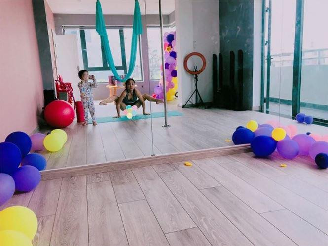 Trong nhà có một phòng riêng để phục vụ đam mê yoga của Ốc Thanh Vân. Ảnh: FBNV.