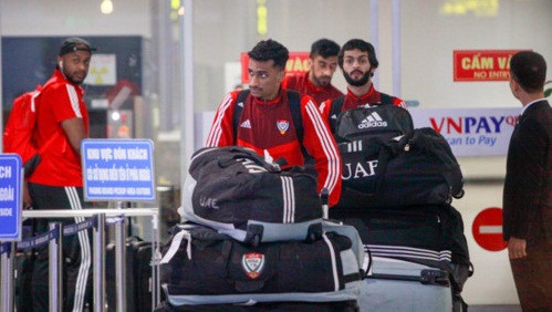 Đáng chú ý, các cầu thủ UAE gây ấn tượng khi phần lớn dùng hàng hiệu. Ảnh: Giaoducthoidai.