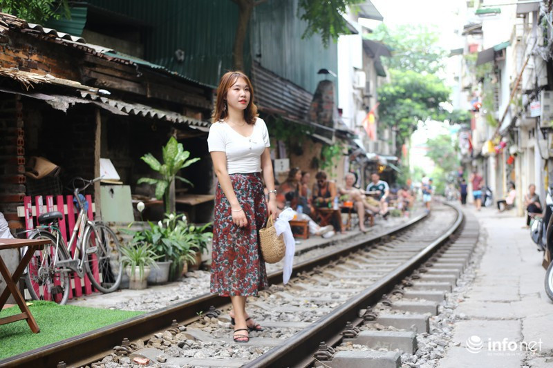 Khu vực này có nhiều quán cafe được mọc lên” thời gian qua khiến nơi đây trở nên sôi động, tấp nập.