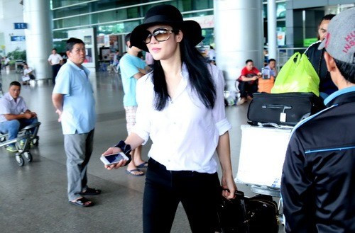 Họ cũng mới đính hôn vào tháng 12/2012 và đã có hai chung với nhau.