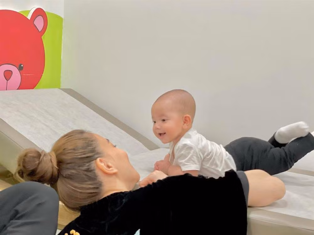 Nhìn Lisa, dân mạng hình dung ra "Hồ Ngọc Hà phiên bản mini".