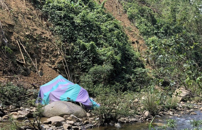 Oto tai lao xuong vuc, de chet nu cong nhan