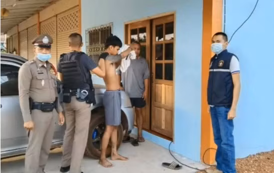 Ket dang ngat cho ke an trom len vao phong con gai chu nha ngu quen-Hinh-2