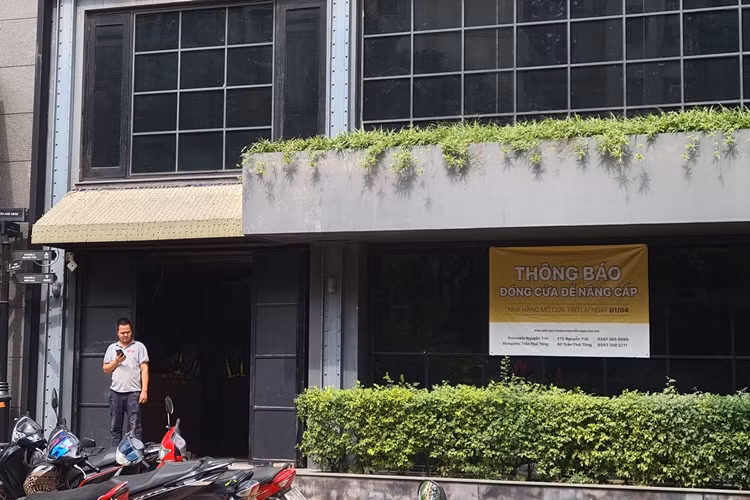 Vuvuzela cơ sở Hoàng Đạo Thúy cho biết, ngày1/4 nhà hàng sẽ mở cửa đón khách trở lại.