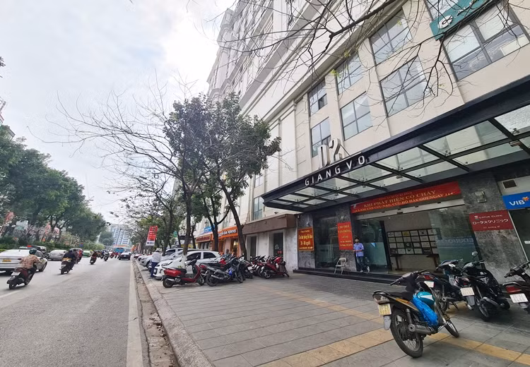 Hồi tháng 6/2020, Tokyo Deli đã dừng hoạt động cơ sở ở D2 Giảng Võ (Đống Đa, Hà Nội) cũng vì ảnh hưởng từ dịch bệnh COVID-19. Trong khi đó, trên website của Tokyo Deli cho hay ở Hà Nội chuỗi nhà hàng này còn 3 cơ sở đang hoạt động.