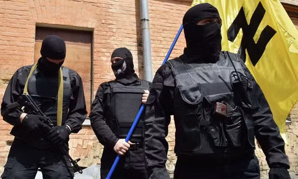 Nhom cuc huu ra “toi hau thu” cho Tong thong Ukraine