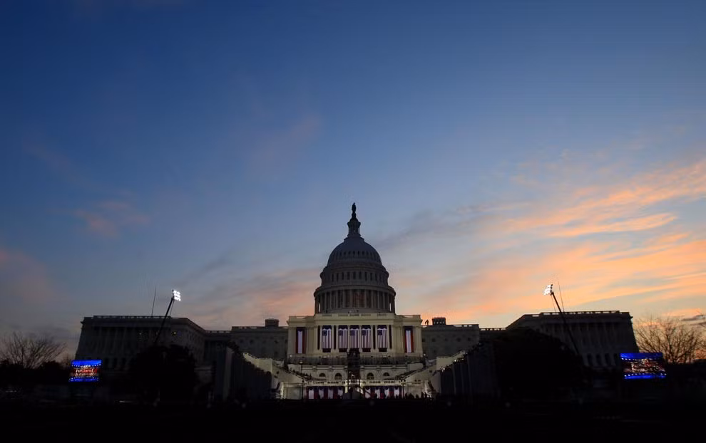 Bình minh trên Đồi Capitol, tòa nhà Quốc hội Mỹ, ngày 20/1/2009, vài giờ trước khi Tổng thống Obama tuyên thệ nhậm chức. Ảnh: Getty.