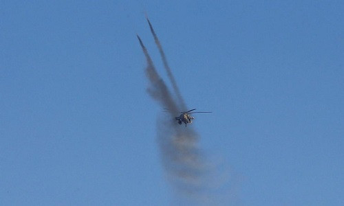 Trực thăng của Không quân Iraq nã tên lửa vào căn cứ của nhóm IS ở phía bắc Mosul.