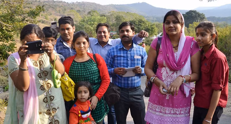 Người dân Ấn Độ thích chụp ảnh những du khách nước ngoài.