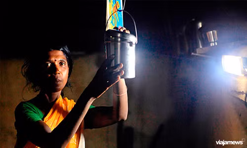 Tình trạng mất điện liên tục xảy ra tại quốc gia Châu Á này.