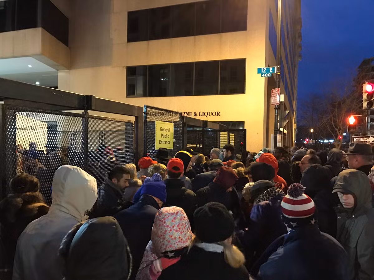 Được biết, lễ nhậm chức của Tổng thống đắc cử Mỹ Donald Trump sẽ diễn ra vào lúc 11h30 (giờ địa phương), tức 23h30 ngày 20/1 (giờ Việt Nam).